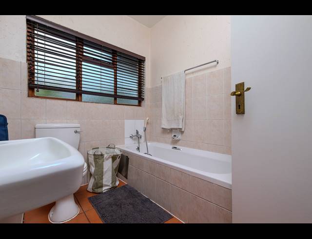 2 BEDROOM APARTMENT TO LET IN LONEHILL